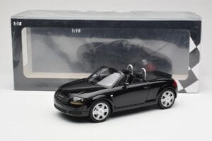 Audi TT 8N Roadster Black Metallic Minichamps 1:18 155017030 Metal - imagem 6 de 6
