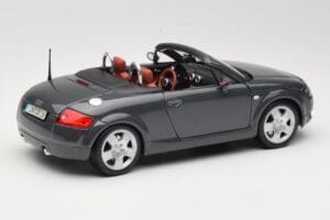 Audi TT 8N Roadster Cinzento Maisto 1:18 50346 Metal - imagem 3 de 8