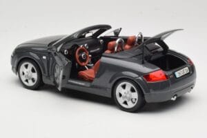 Audi TT 8N Roadster Cinzento Maisto 1:18 50346 Metal - imagem 5 de 8