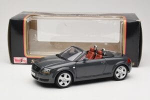 Audi TT 8N Roadster Cinzento Maisto 1:18 50346 Metal - imagem 8 de 8