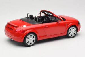 Audi TT 8N Roadster Vermelho Minichamps 1:18 155017032 Metal - imagem 2 de 6