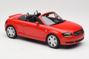 Audi TT 8N Roadster Vermelho Minichamps 1:18 155017032 Metal - imagem 4 de 6
