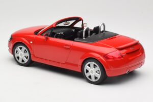 Audi TT 8N Roadster Vermelho Minichamps 1:18 155017032 Metal - imagem 5 de 6