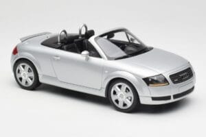 Audi TT 8N Roadster Silver Metallic Minichamps 1:18 155017031 Metal - imagem 4 de 6