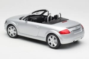 Audi TT 8N Roadster Silver Metallic Minichamps 1:18 155017031 Metal - imagem 5 de 6