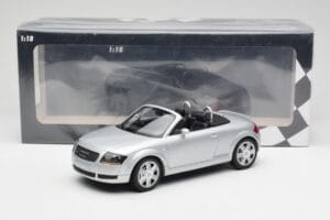 Audi TT 8N Roadster Silver Metallic Minichamps 1:18 155017031 Metal - imagem 6 de 6