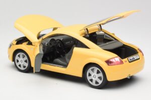 Audi TT 8N Amarelo Revell 1:18 08954-M1 Metal - imagem 5 de 8