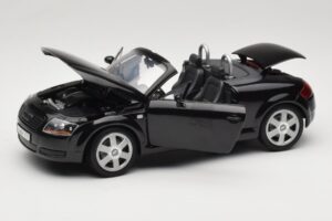Audi TT 8N Roadster Preto Revell 1:18 8980 Metal - imagem 2 de 8