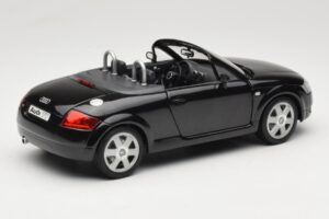Audi TT 8N Roadster Preto Revell 1:18 8980 Metal - imagem 3 de 8