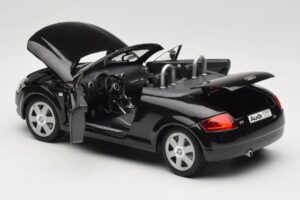 Audi TT 8N Roadster Preto Revell 1:18 8980 Metal - imagem 5 de 8