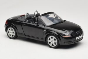 Audi TT 8N Roadster Preto Revell 1:18 8980 Metal - imagem 6 de 8