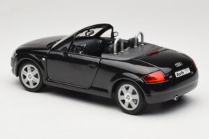 Audi TT 8N Roadster Preto Revell 1:18 8980 Metal - imagem 7 de 8