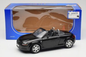 Audi TT 8N Roadster Preto Revell 1:18 8980 Metal - imagem 8 de 8