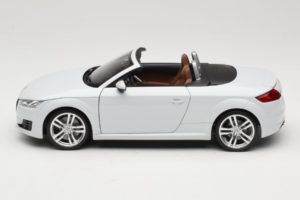 Audi TT 8S Roadster Glacier White Minichamps 1:18 5011400515 Metal - imagem 4 de 8