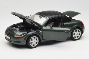 Audi TT 8N Roadster Verde Revell 1:18 8979 Metal - imagem 2 de 8