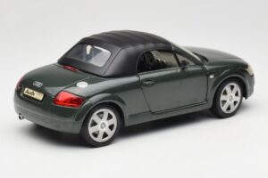 Audi TT 8N Roadster Verde Revell 1:18 8979 Metal - imagem 3 de 8