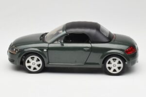 Audi TT 8N Roadster Verde Revell 1:18 8979 Metal - imagem 4 de 8