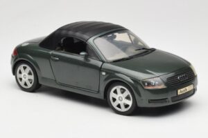 Audi TT 8N Roadster Verde Revell 1:18 8979 Metal - imagem 6 de 8