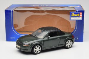 Audi TT 8N Roadster Verde Revell 1:18 8979 Metal - imagem 8 de 8