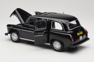 Austin FX4 London Taxi Preto Minichamps 1:18 180136000 Metal - imagem 5 de 8