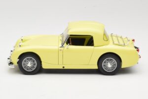 Austin-Healey Sprite Mk1 Amarelo Revell 1:18 8835 Metal - imagem 4 de 8