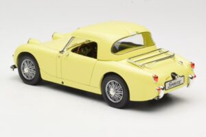 Austin-Healey Sprite Mk1 Amarelo Revell 1:18 8835 Metal - imagem 7 de 8