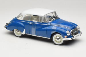 Auto Union 1000 S Coupe Azul Branco Revell 1:18 08909 Metal - imagem 4 de 6