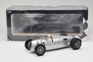 Auto Union Type C #57 H. Stuck Winner Shelsley Walsh Hill Climb 1936 Minichamps 1:18 155361057 Metal - imagem 6 de 6