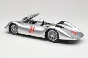 Auto Union Typ C Stromlinie #31 B. Rosemeyer 1937 Prata Revell 1:18 08436 Metal - imagem 5 de 8