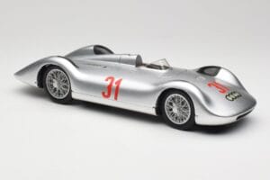 Auto Union Typ C Stromlinie #31 B. Rosemeyer 1937 Prata Revell 1:18 08436 Metal - imagem 6 de 8