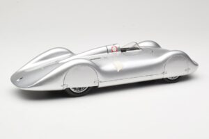 Auto Union Type C Streamliner #72 B. Rosemeyer World Record 1937 Revell 1:18 08420 Metal - imagem 2 de 6