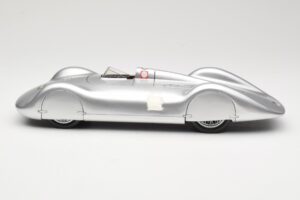 Auto Union Type C Streamliner #72 B. Rosemeyer World Record 1937 Revell 1:18 08420 Metal - imagem 3 de 6