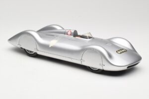 Auto Union Type C Streamliner #72 B. Rosemeyer World Record 1937 Revell 1:18 08420 Metal - imagem 4 de 6