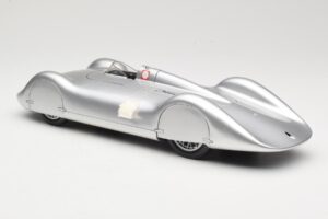 Auto Union Type C Streamliner #72 B. Rosemeyer World Record 1937 Revell 1:18 08420 Metal - imagem 5 de 6