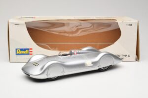 Auto Union Type C Streamliner #72 B. Rosemeyer World Record 1937 Revell 1:18 08420 Metal - imagem 6 de 6