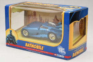 Batmobile DC Comics Corgi 1:24 77511 Metal - imagem 3 de 3