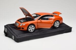 Bentley Continental GT Orange Metallic Minichamps 1:18 100139921 Metal - imagem 2 de 8