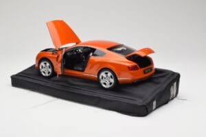 Bentley Continental GT Orange Metallic Minichamps 1:18 100139921 Metal - imagem 5 de 8