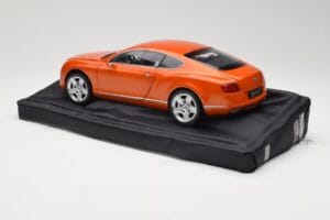 Bentley Continental GT Orange Metallic Minichamps 1:18 100139921 Metal - imagem 7 de 8
