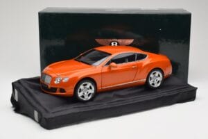 Bentley Continental GT Orange Metallic Minichamps 1:18 100139921 Metal - imagem 8 de 8