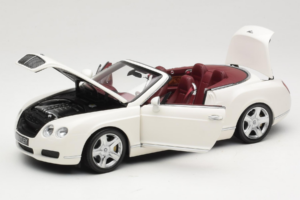 Bentley Continental GTC Branco Minichamps 1:18 100139032 Metal - imagem 2 de 8