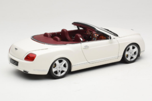 Bentley Continental GTC Branco Minichamps 1:18 100139032 Metal - imagem 3 de 8