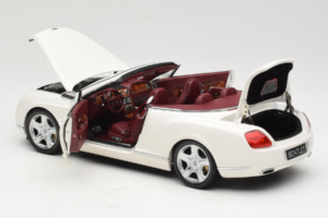 Bentley Continental GTC Branco Minichamps 1:18 100139032 Metal - imagem 5 de 8