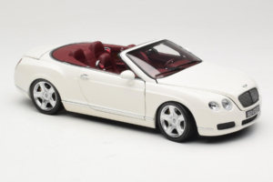 Bentley Continental GTC Branco Minichamps 1:18 100139032 Metal - imagem 6 de 8
