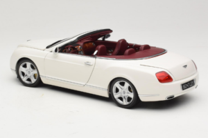 Bentley Continental GTC Branco Minichamps 1:18 100139032 Metal - imagem 7 de 8