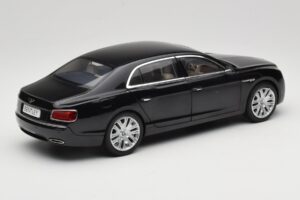 Bentley Flying Spur W12 Onyx Black Kyosho 1:18 08891NX Metal - imagem 3 de 8