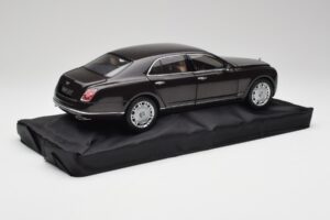 Bentley Mulsanne Burnt Oak Minichamps 1:18 100139905 Metal - imagem 3 de 8