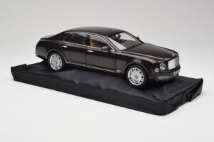 Bentley Mulsanne Burnt Oak Minichamps 1:18 100139905 Metal - imagem 6 de 8
