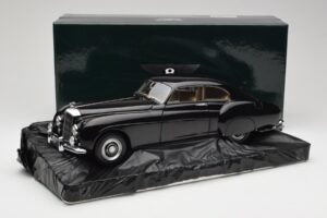 Bentley R-Type Continental Black Metallic Minichamps 1:18 100139420 Metal - imagem 8 de 8