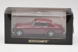 Bentley S1 Continental Flying Spur Bordô Minichamps 1:43 436139550 Metal - imagem 4 de 4